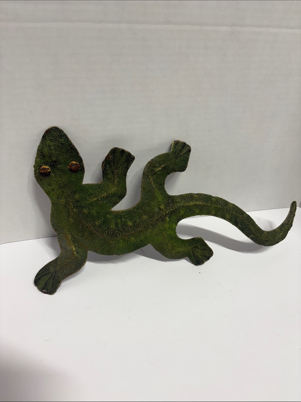 Decorative Moss-Look Lizard Accent - Green
